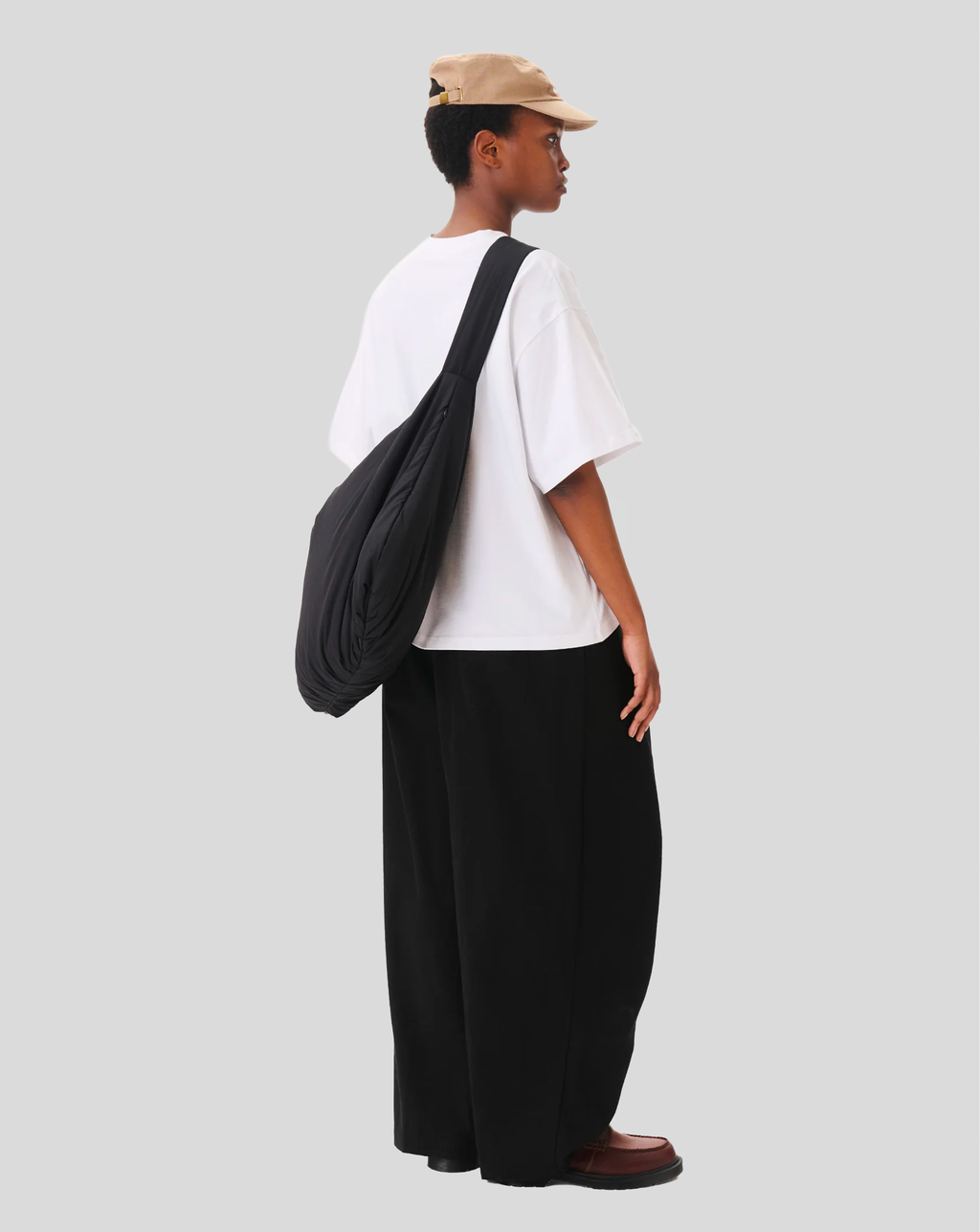Estudio Niksen - Signature Crop - White