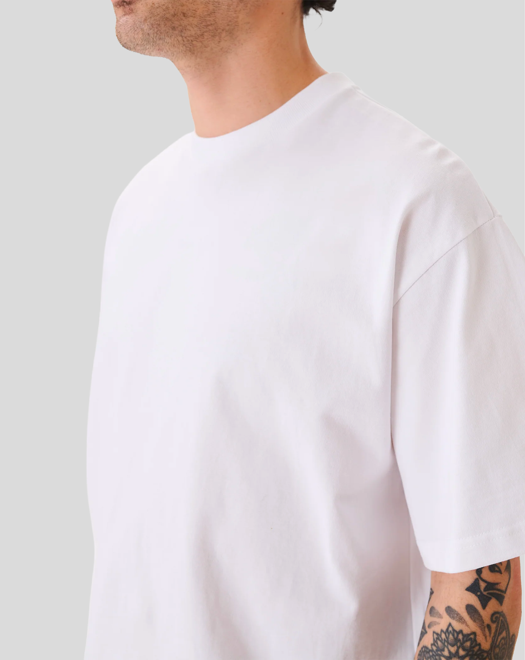 Estudio Niksen - Signature Crop - White
